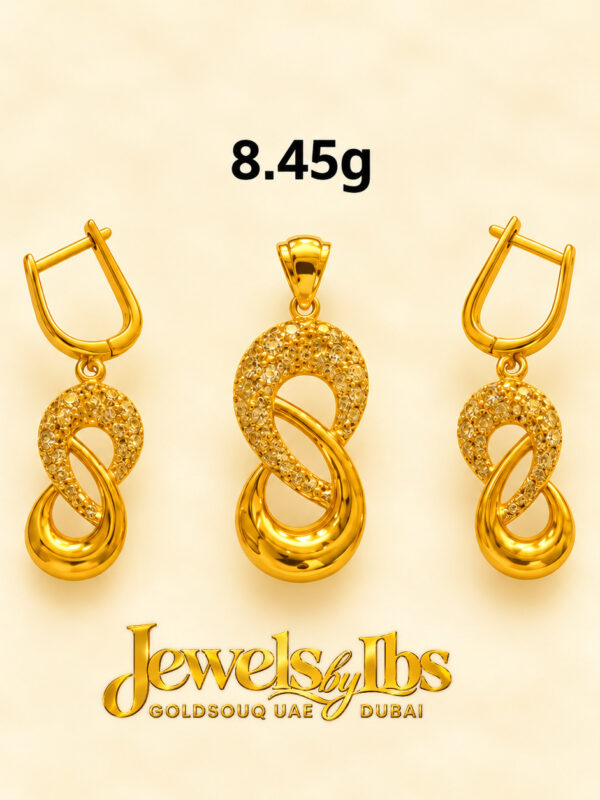 GOLD EARRINGS AND PENDANT
