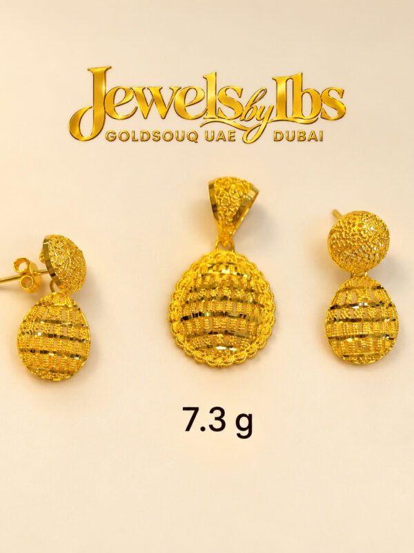 GOLD EARRINGS AND PENDANT