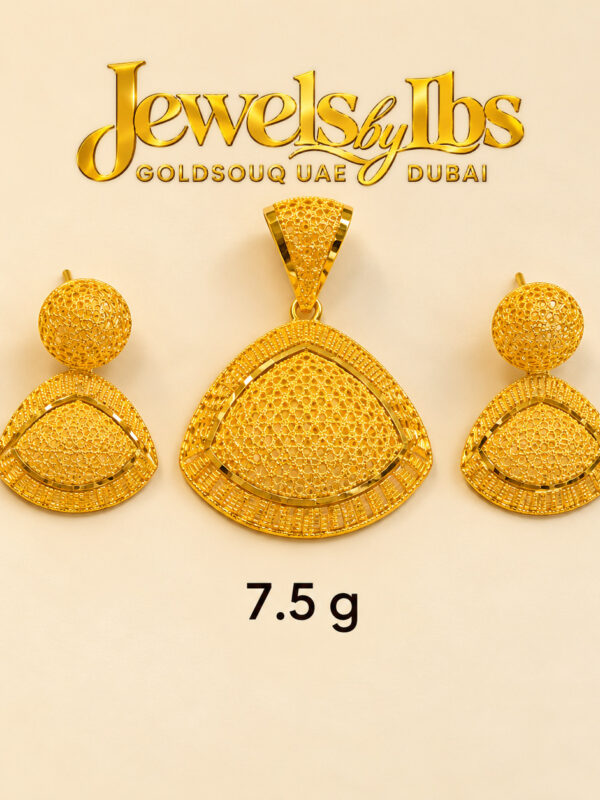 GOLD EARRING AND PENDANT